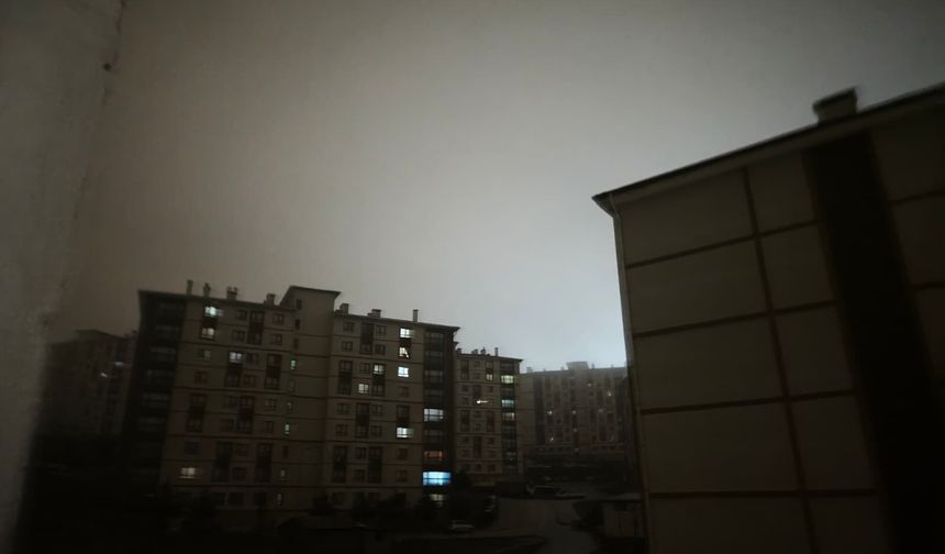 Şırnak’ta Şiddetli Fırtına ve Yağış Elektriği Vurdu