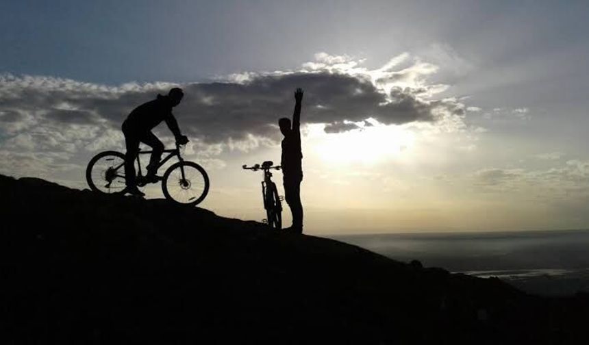 Bisiklet Sürücülerinin Cizre Trafiğiyle Zorlu Mücadelesi