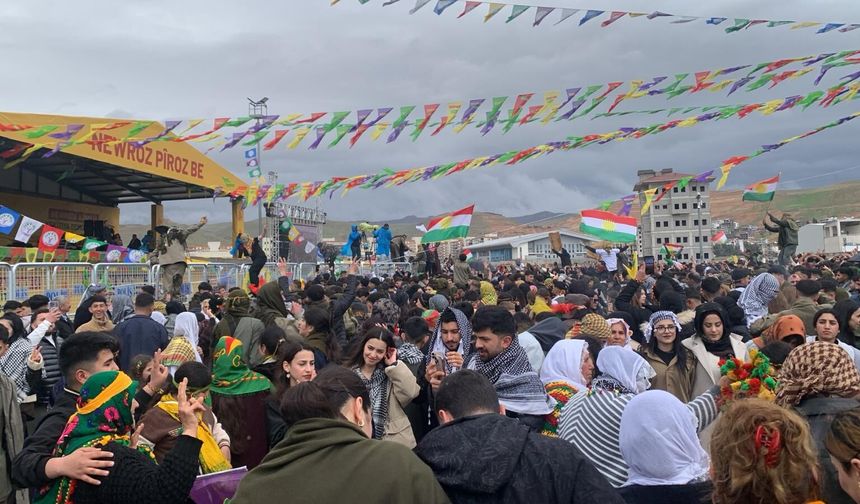 Binlerce Kişi Cizre’de Nevroz Alanını Doldurdu