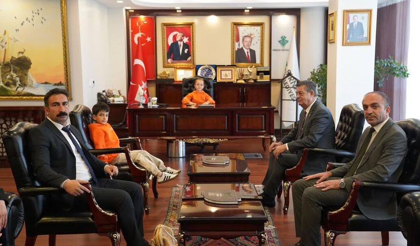 Şırnak’ta Başkanlık Koltuğu Minik Asya’ya Emanet Edildi