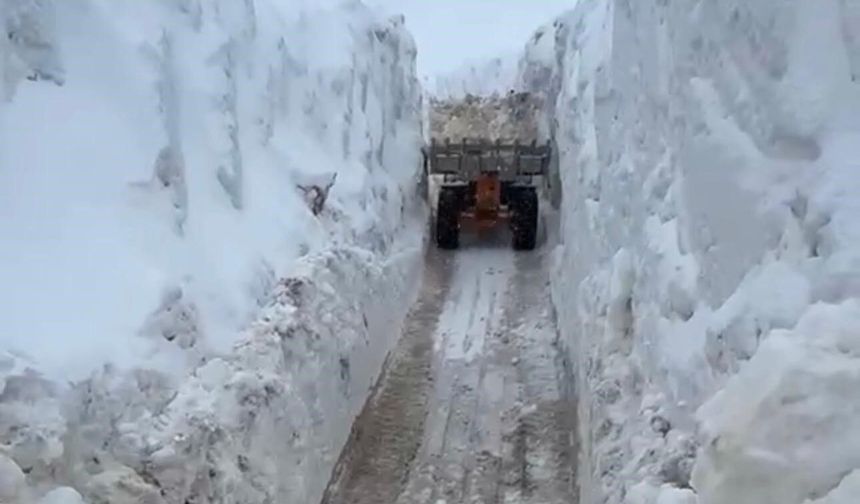 Nisan’da Zorlu Mücadele Şırnak’ta 2,5 Km’lik Kar Tüneli