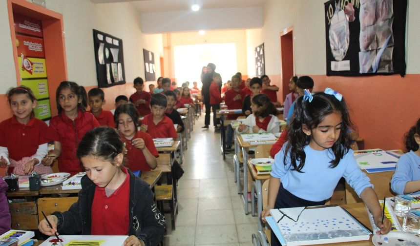 Şırnak'ta çocukların dilekleri 106 balonla gökyüzünde