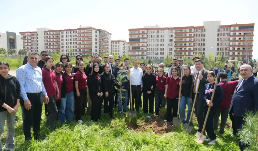 Cizre’de Gelecek Nesiller İçin Fidanlar Toprakla Buluştu