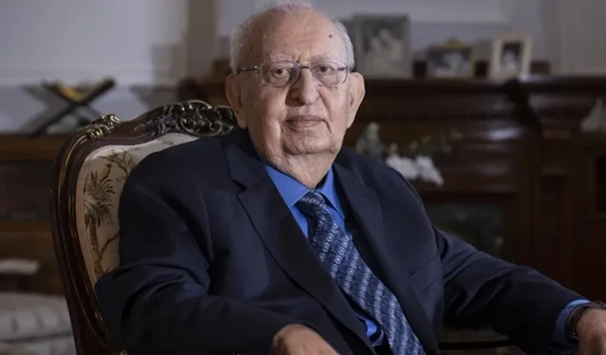Hüsamettin Cindoruk Hayatını Kaybetti