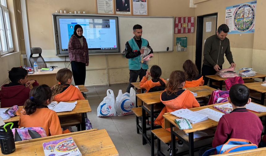 Beytüşşebap’ta 400 Öğrenciye Giyim ve Oyuncak Desteği