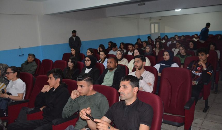 Gençlere dijital tuzaklara karşı uyarı