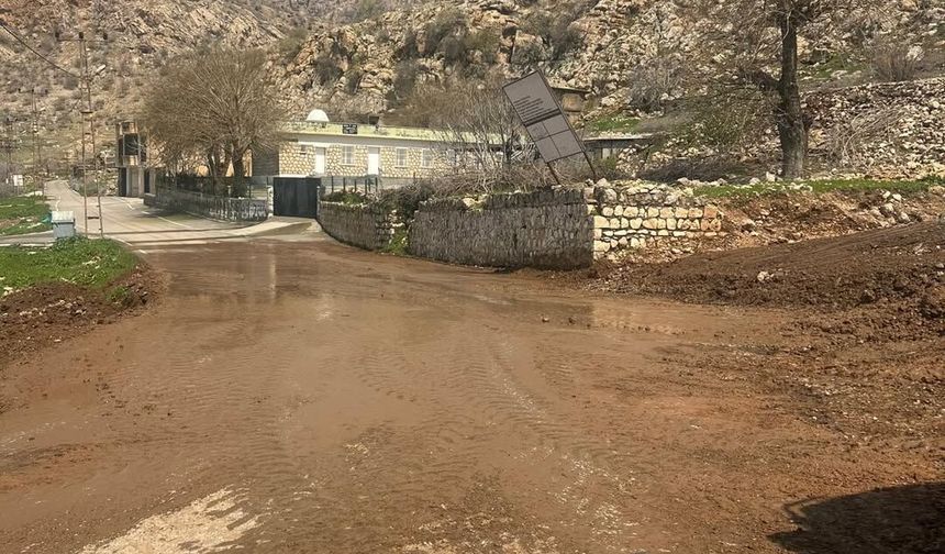 Silopi’de Yağış Sonrası Yol Çalışması