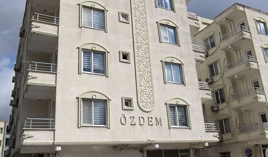 Genç öğretmen evinde ölü bulundu