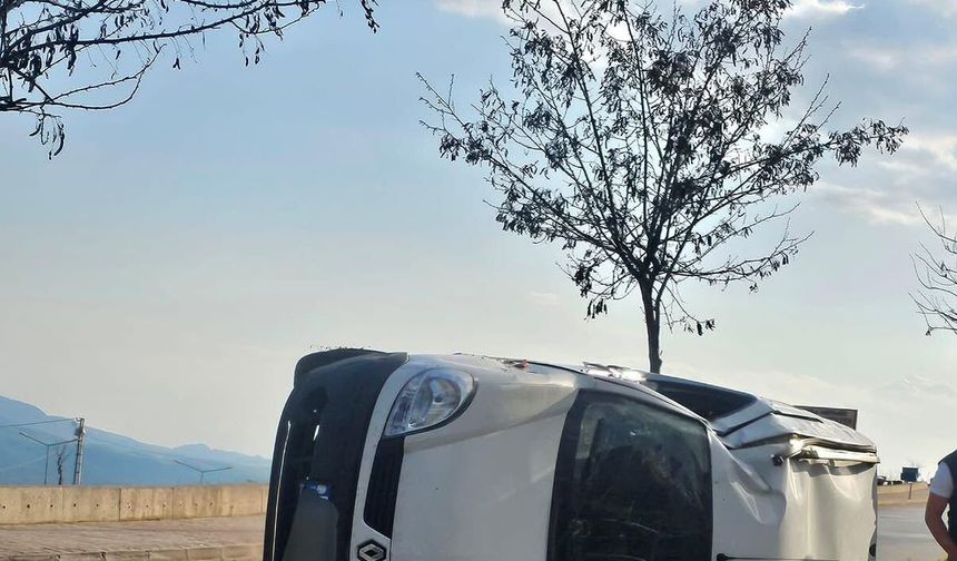 Şırnak'ta Kontrolden Çıkan Hafif Ticari Araç Devrildi