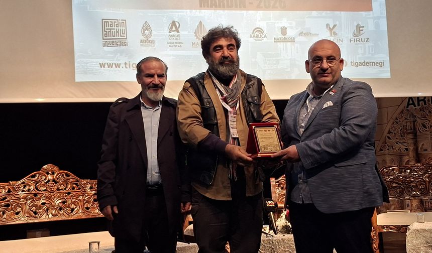 Şırnak Gazeteciler Cemiyeti Başkanı Azizoğlu’na Plaket