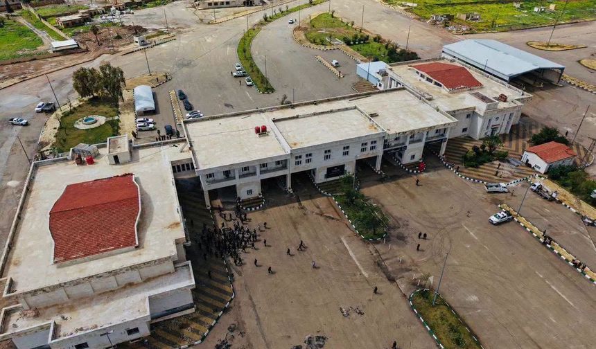 Sınır kapısı 13 yıl sonra yeniden açıldı