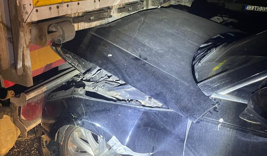 Cizre’de İki Tır Arasında Kalan Araçta 1 Kişi Yaralandı