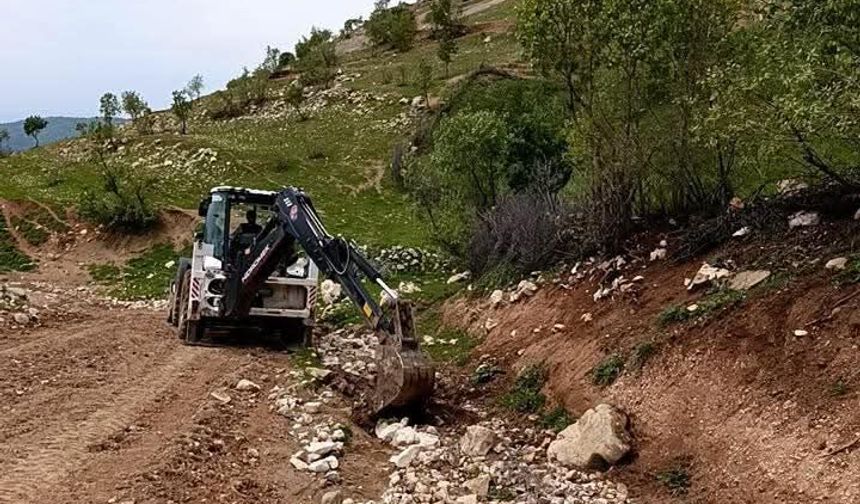 Silopi'de köy yolları için ekipler sahada