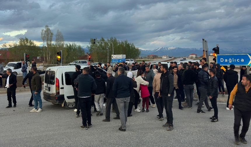 Hakkari'de zincirleme trafik kazası,,11 yaralı