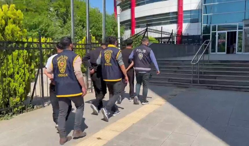 Okuldan hırsızlık yapan şüpheliler parayı dövmeye harcadı