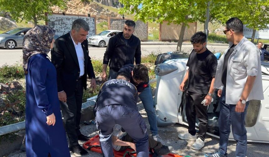Elektrikli araç devrildi, ilk müdahaleyi milletvekili yaptı