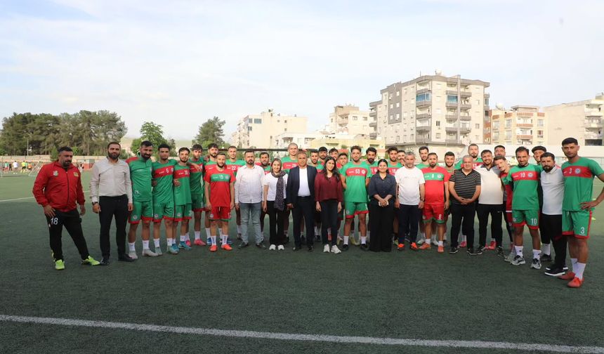 Cizre Belediyespor Şampiyonluğunu Kutluyor