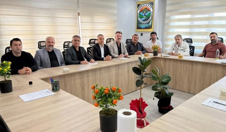 Eski başkan Şavluk’tan derneğe ziyaret