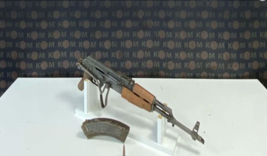 Araçta Kalaşnikof Bulundu, 3 Şüpheliye Gözaltı