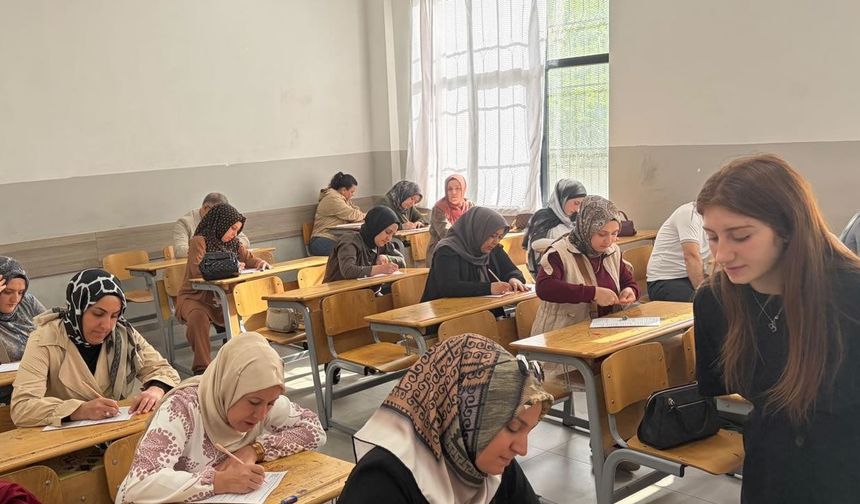 Veliler okudukları kitaptan sınava tabii tutuldu