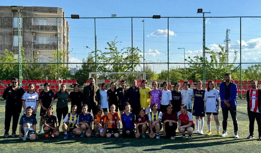 Başkan Yardımcısı Kuday’dan Kadın Futboluna Destek
