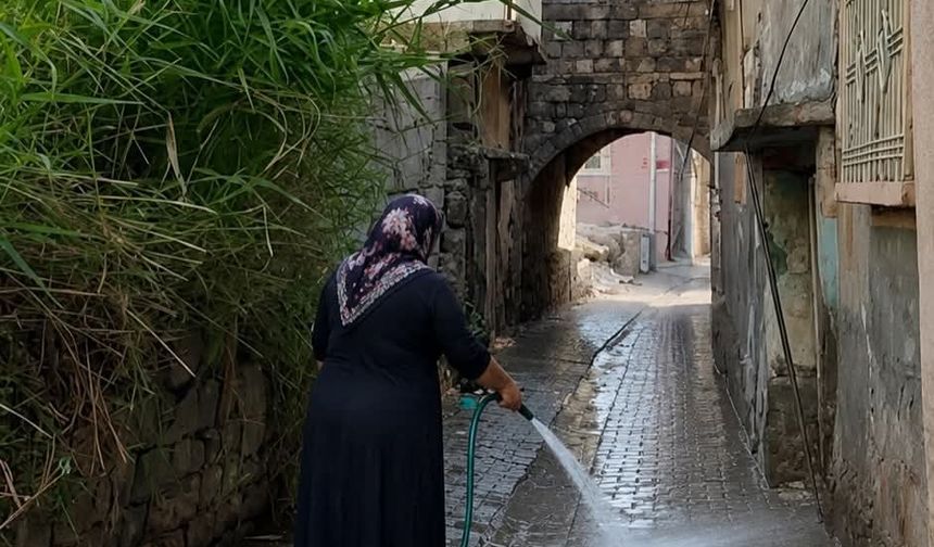 Cizre’de Kapı Önünü Temizleyene Hediye Verilecek