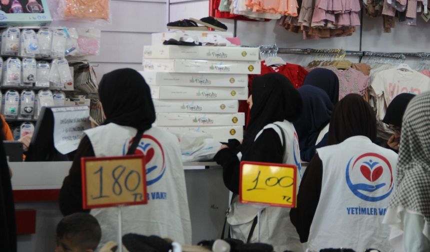 Cizre’de Yetim Çocuklara Bayramlık Sevinci