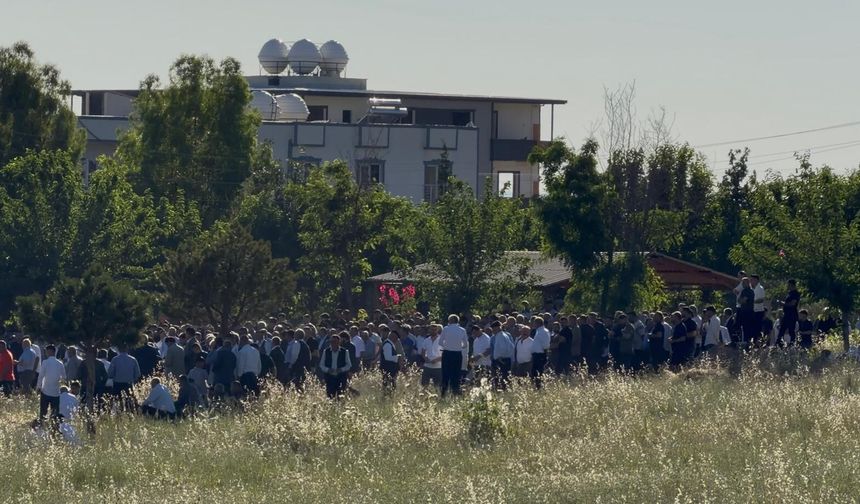 Bayram Günü Büyük Yas, Silopili Eski Muhtar Toprağa Verildi
