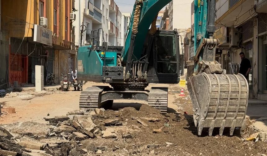 Silopi'de yol yenileme çalışmaları sürüyor