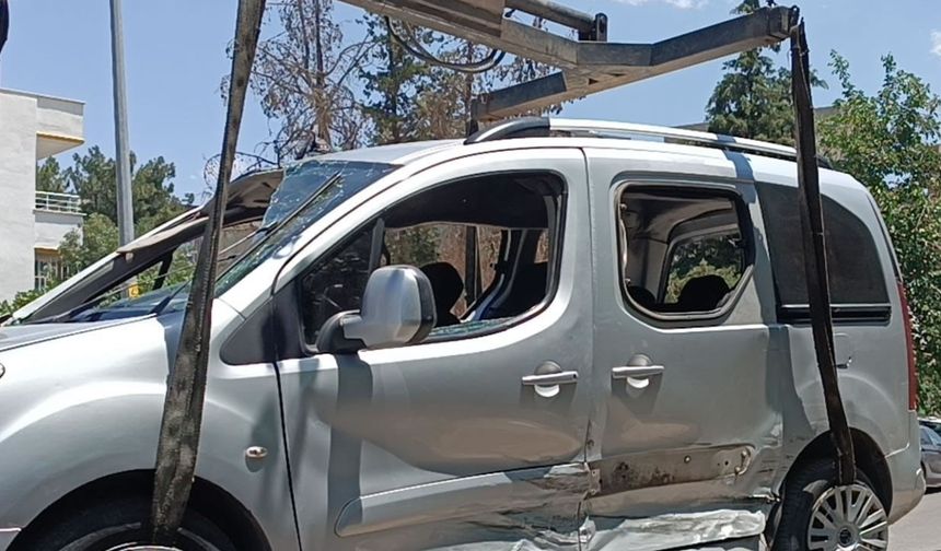 Otomobil ile hafif ticari araç çarpıştı, 1 yaralı