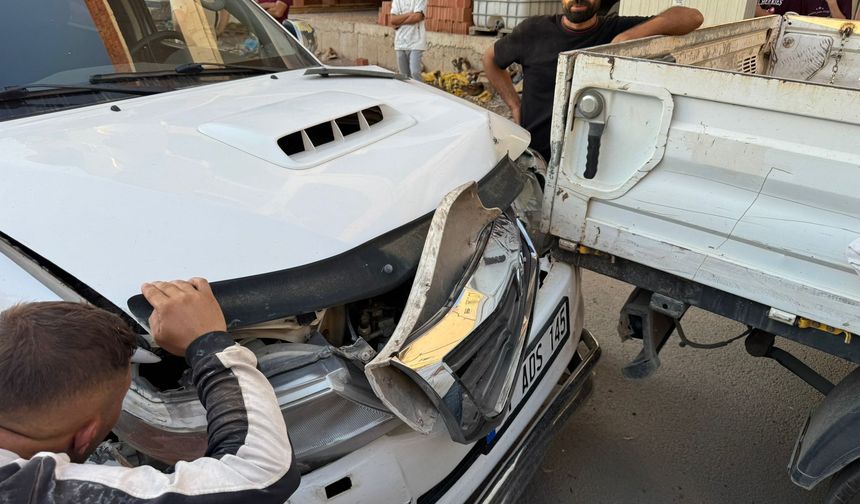 Silopi’de İki Otomobil Çarpıştı