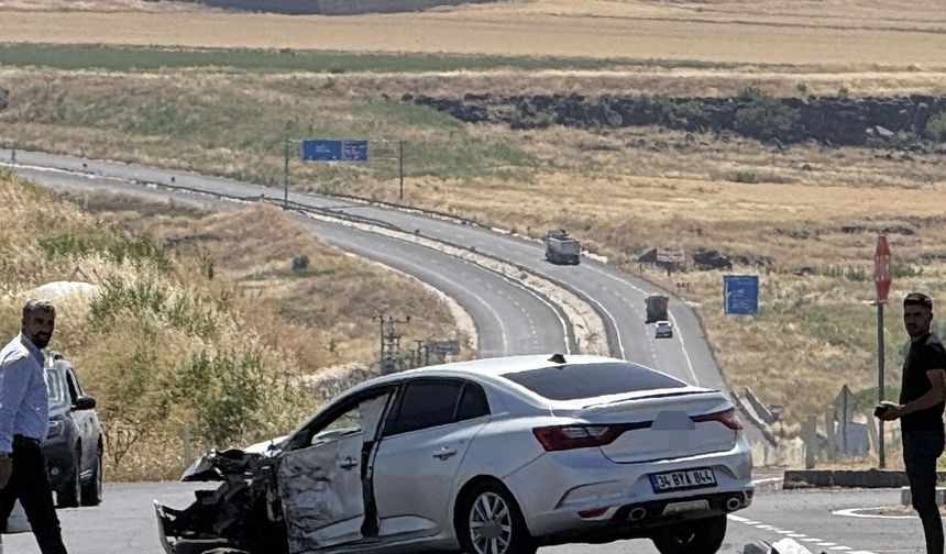 Otomobil ile hafif ticari araç çarpıştı, 7 yaralı