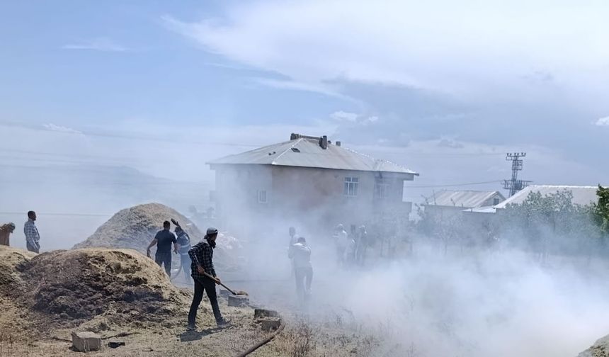Erciş'te 20 ton saman yanarak kül oldu