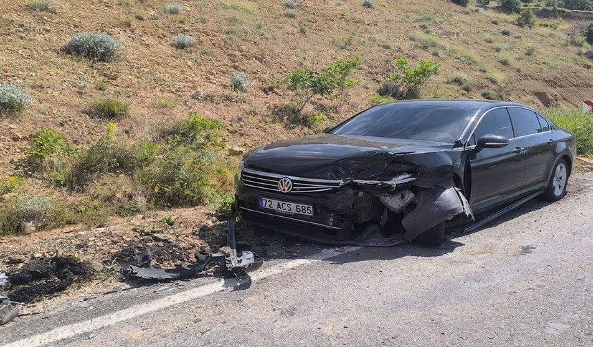 Otomobiller kafa kafaya çarpıştı, 1 yaralı