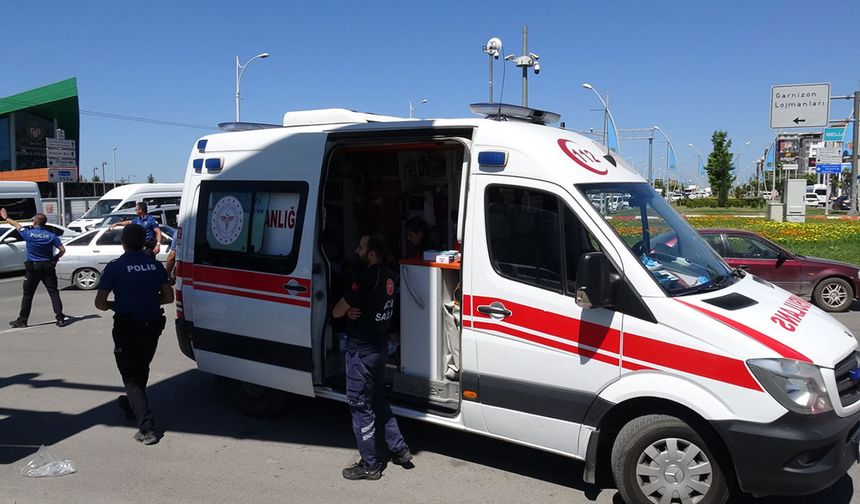 Sivil polis aracı ile motosiklet çarpıştı, 1 yaralı
