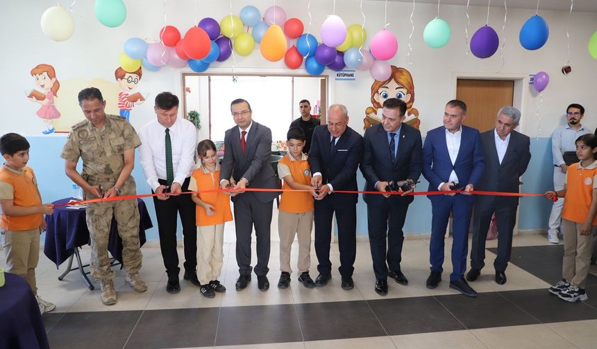 Cizre’de Konak İlkokuluna yeni kütüphane kazandırıldı