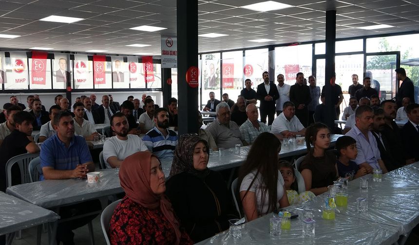 Partisinden istifa eden 300 kişi MHP’ye katıldı