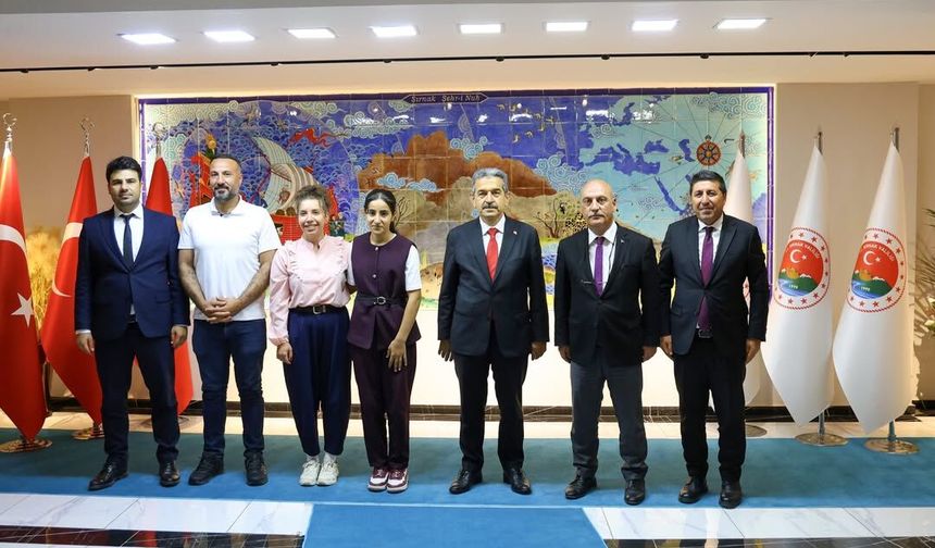 Sınav Şampiyonu Karahan Vali Ekici'yi Ziyaret Etti