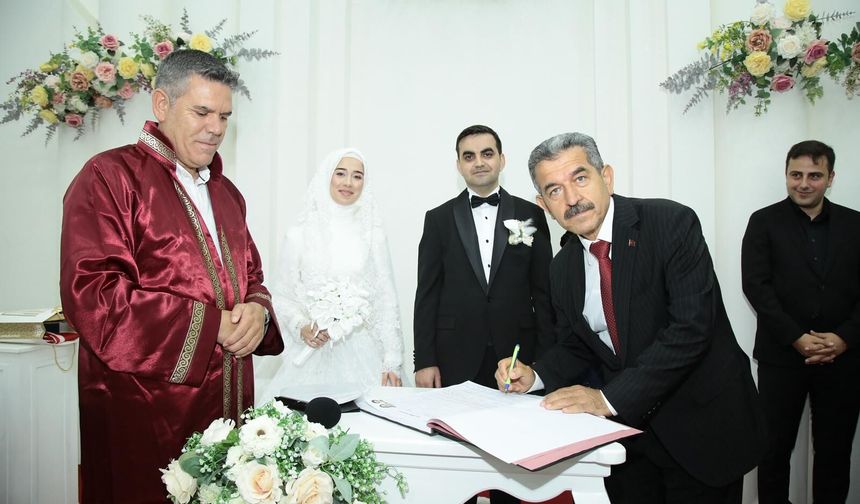 Vali Ekici’den anlamlı nikâh şahitliği