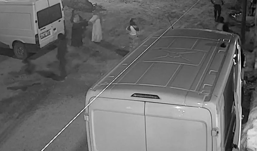 2 çocuğun yaralandığı patlama anı kamerada