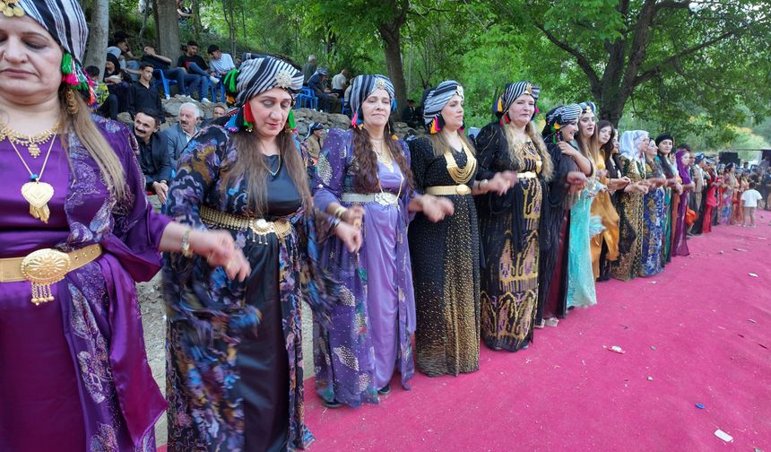 Şırnak'ta puşi geleneği düğünlerde yaşatılıyor