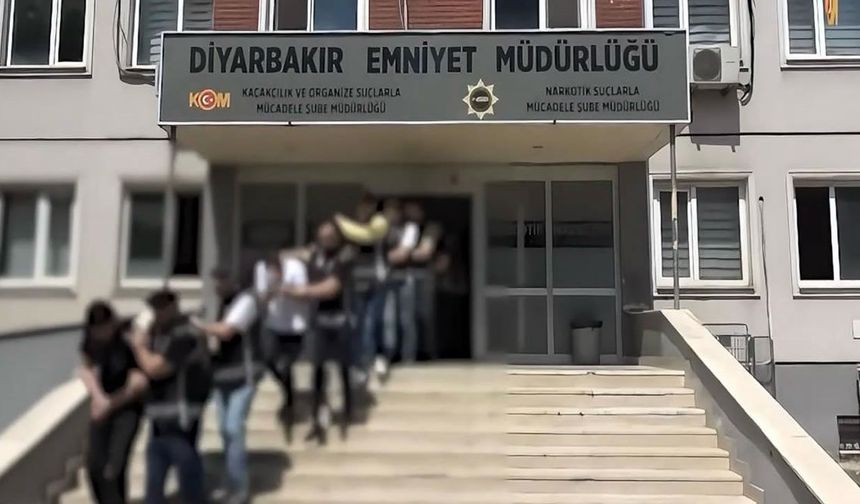 Silahlı suç örgütü şebekesi çökertildi, 40 gözaltı