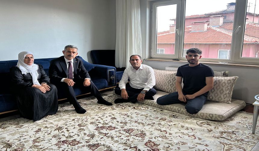 Vali Ekici'den şehit babası Mehmet Salih Sanir'e ziyaret