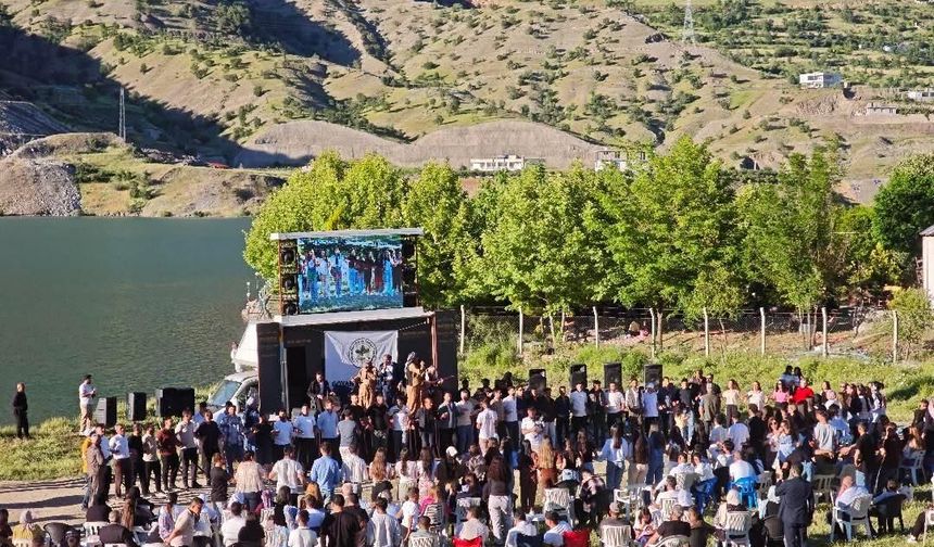 Uludere'de Yüzlerce Kişi Dengbêj Dinletisinde Buluştu