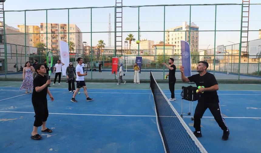Cizre’de Özel Çocuklar İçin Tenis Şöleni Düzenlendi