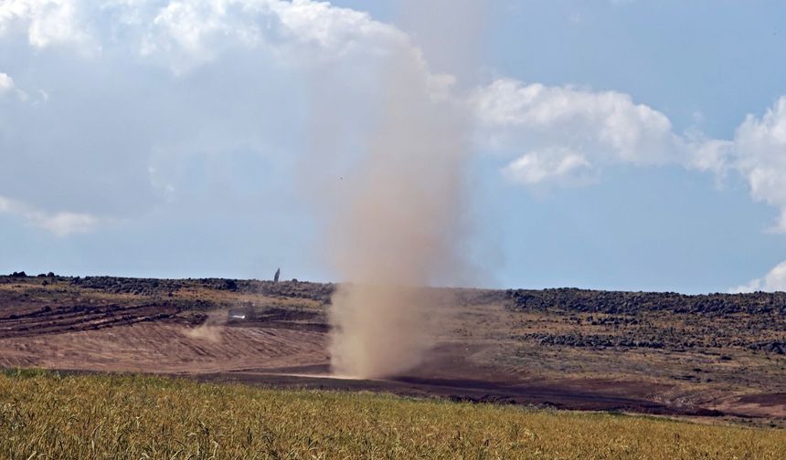 Kırsal alanda oluşan  hortum kameraya yansıdı