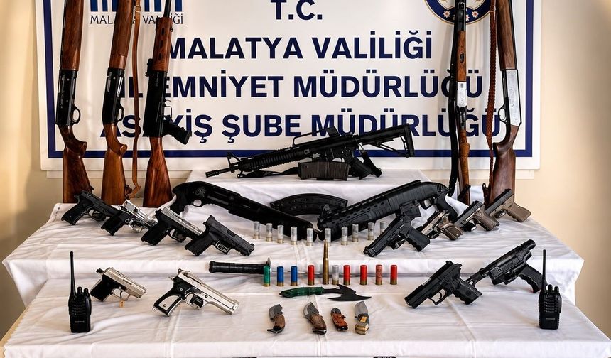 Silah teşhirine operasyon: 56 şüpheli yakalandı