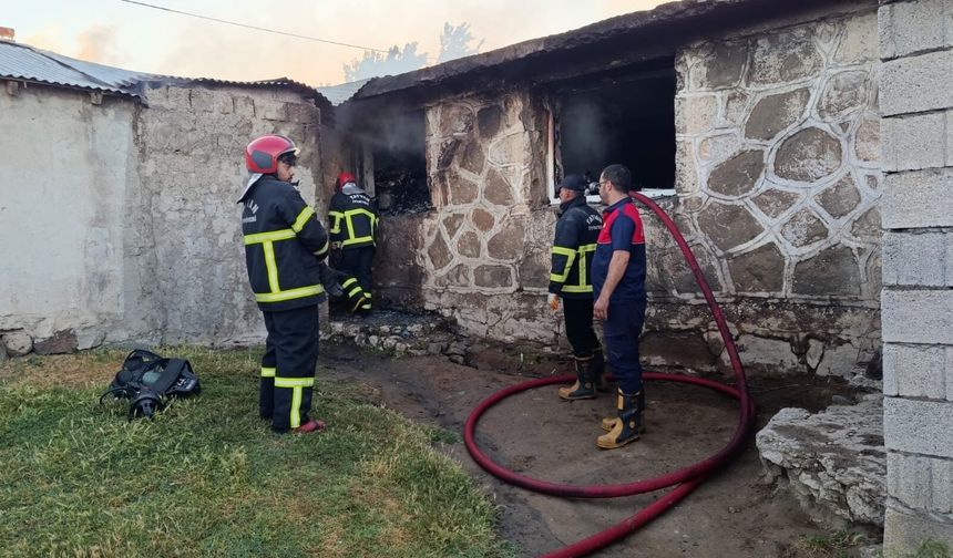 Yangına uykuda yakalanan 22 kişilik aile kurtarıldı