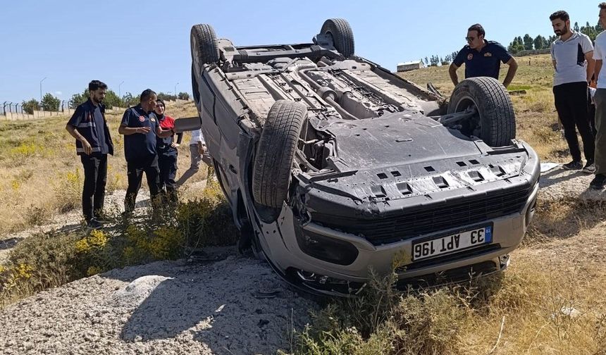 Seyir halindeki kamyonet takla attı, 4 yaralı