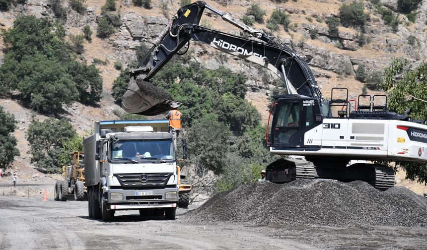 Şırnak'ta yıllarca yapılamayan yol artık yükseliyor